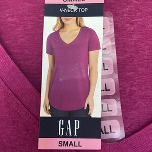 Super soft classic burgundy GAP V-neck Tee